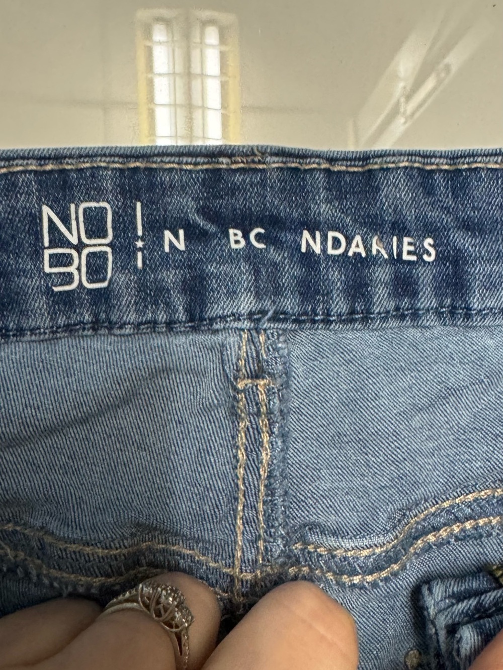 No Boundaries Blue Daisy-Print Skinny Jeans size 17 fits like a 12 - Picture 3 of 5